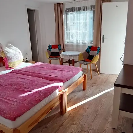Rum i privatbostad Ferienzimmer Ilse Oder Oskar Direkt Am Haussee In 17258 Feldberger Seenlandschaft, Ot Feldberg, Seezugang, Urlaub Mit Kindern